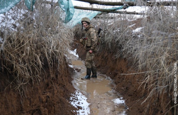 Украјински војник у близини Луганска